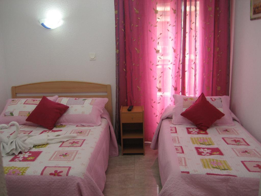 Hostal Huespedes Toledo Мадрид Стая снимка